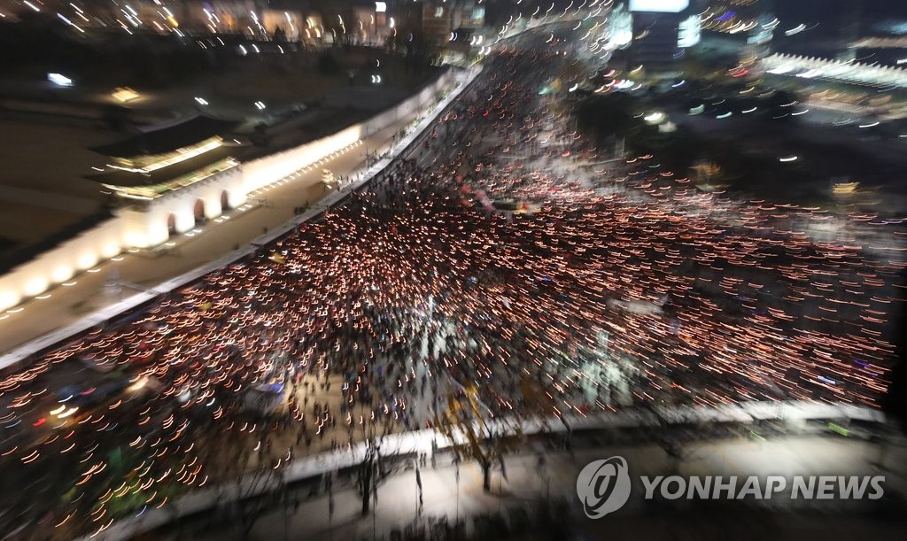 지난 19일 서울 광화문광장 일대에서 열린 4차 촛불집회