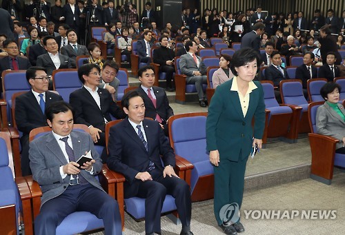 지난 21일 국회에서 열린 더불어민주당 의원총회
