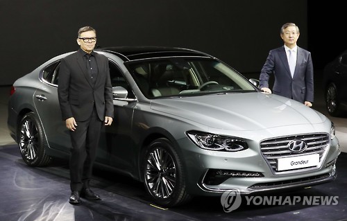 신형 그랜저 소개하는 피터 슈라이어·양웅철