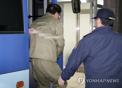 조사실 향하는 안종범 전 수석