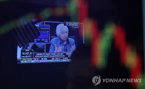 옐런 "위기 잊었나" 트럼프 규제완화에 쐐기…통화정책 침묵 - 2