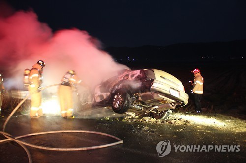 불에 탄 차량서 50대 여성 시신 발견