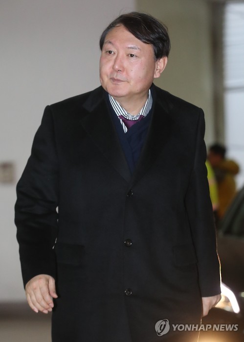 출근하는 윤석열 수사팀장