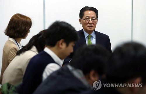 기자들 만난 박지원 원내대표