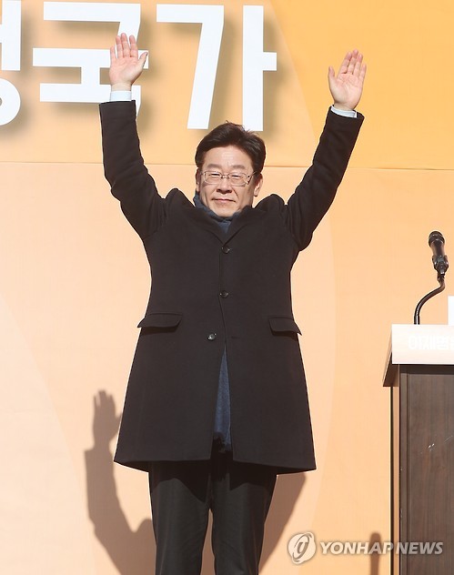 인사하는 이재명 성남시장