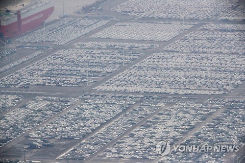 차량 가득한 평택항