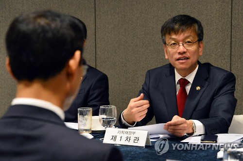 회의 주재하는 최상목 차관