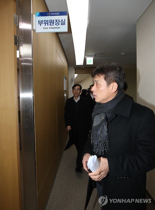 부위원장실 들어가는 특검