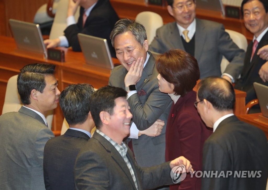 미소짓는 표창원 의원