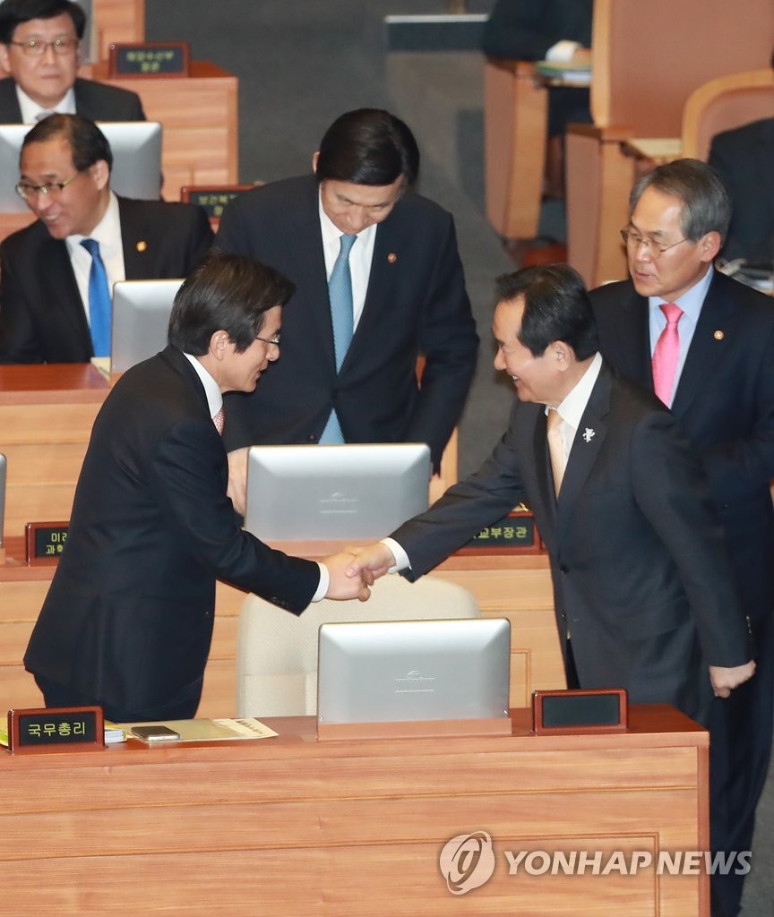 국회 대정부 질문 참석한 황교안 대행