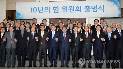 기념사진 촬영하는 문재인 전 대표
