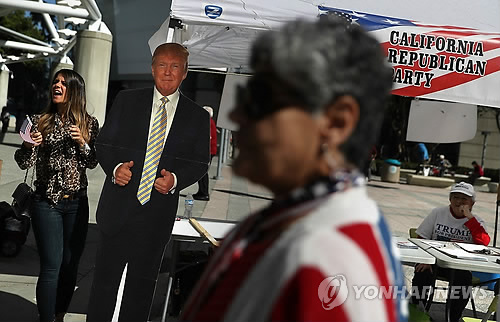 트럼프, 새 국가안보보좌관에 네이비실 출신 하워드 낙점