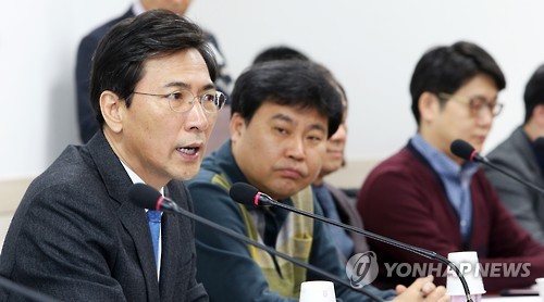 바이오 산업 발전 간담회 찾은 안희정