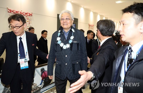 삿포로 도착한 장웅 위원장