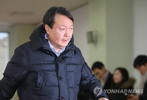 출근하는 윤석열 수사팀장