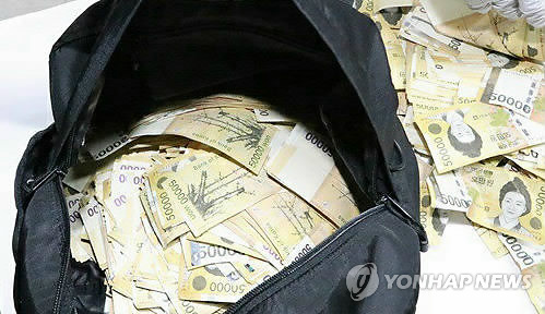 체포현장서 발견된 돈다발