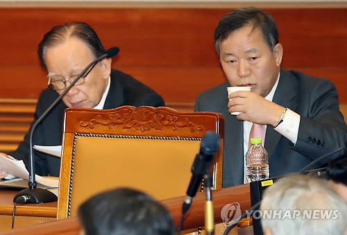 물 마시는 김평우
