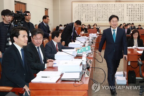 법사위, 특검 연장 운명의 날