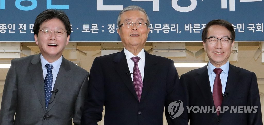 토론 전 사진촬영하는 김종인·정운찬·유승민