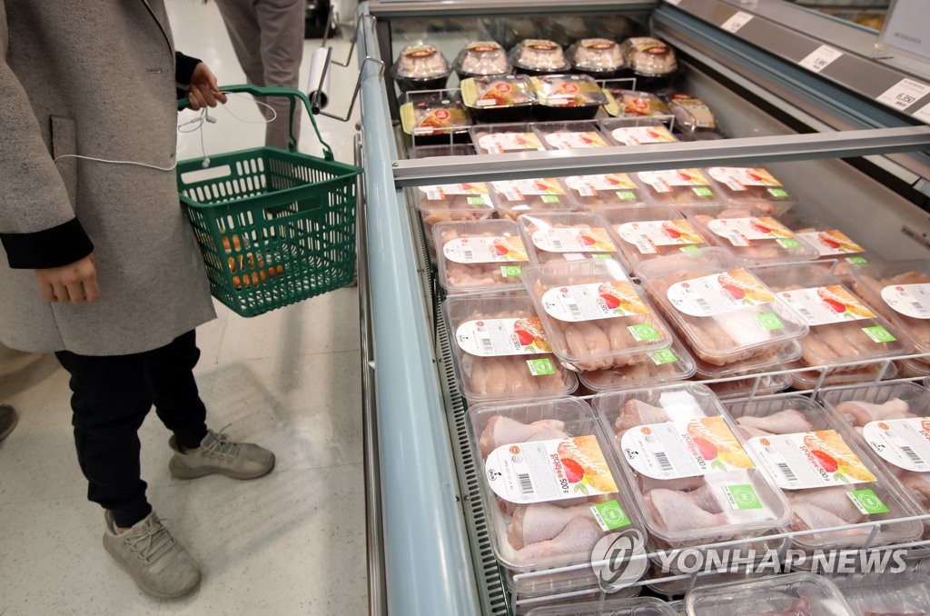 서울시내 한 대형마트의 닭고기 판매대[연합뉴스 자료사진]