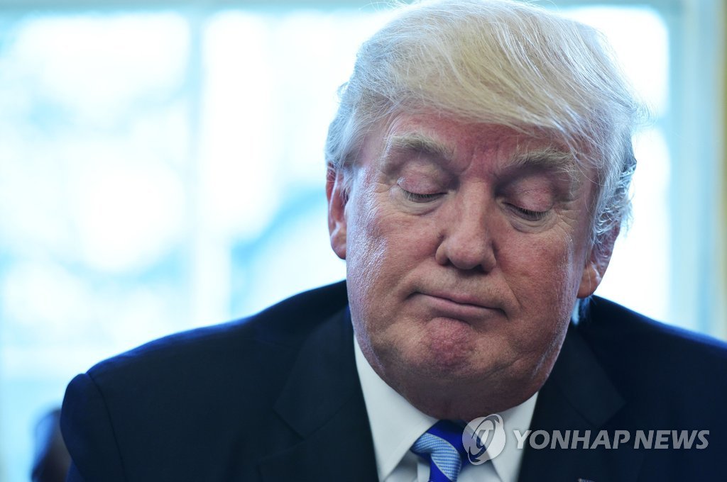 침통한 표정의 도널드 트럼프 미국 대통령