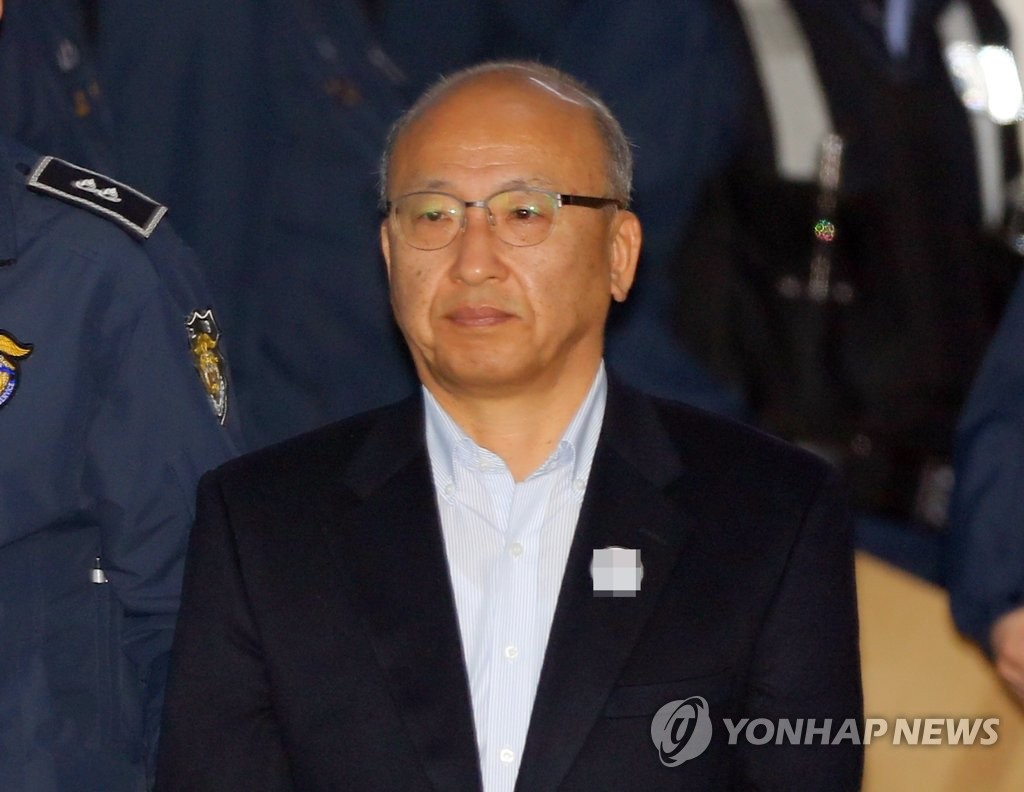 법정향하는 문형표