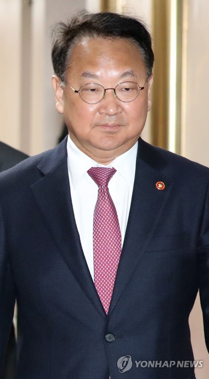 경제부총리, 국무회의 참석