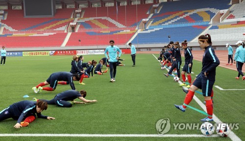 몸푸는 여자축구