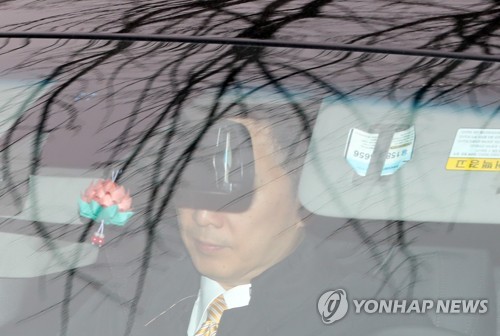 서울구치소 들어가는 유영하 변호사
