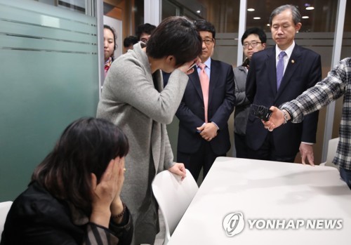 외교부 차관 만나는 스텔자데이지호 선원 가족들