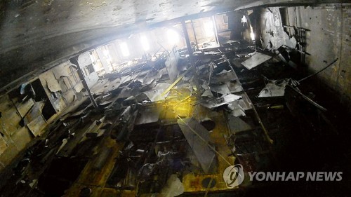 객실이 무너져 내린 세월호 내부