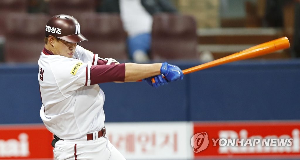2타점 2루타 날리는 허정협