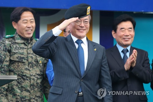 베레모 쓴 문재인