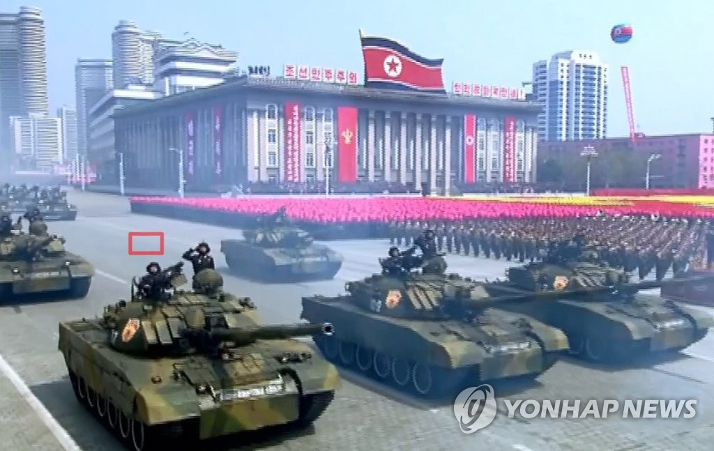 북한 열병식서 주력전차 '선군호' 고장 이탈