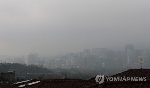 "겉옷·마스크 챙기세요" 전국 비바람에 황사까지 - 1