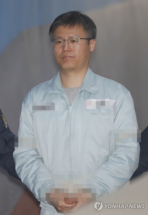 4회 공판 출석하는 정호성