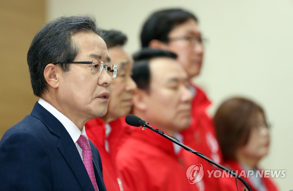 강원공약 발표하는 홍준표