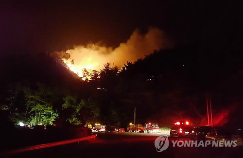 되살아난 강릉 산불 '끝날 때까지 끝난 게 아니다'