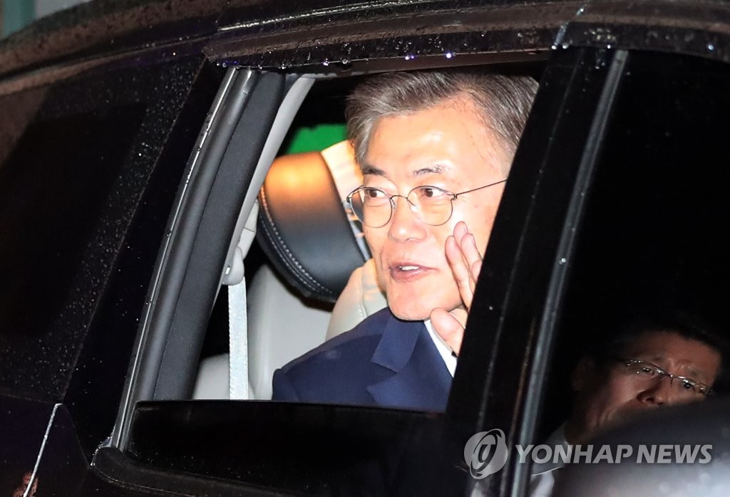 밝은 표정의 문재인