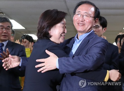 포옹하는 심상정-노회찬