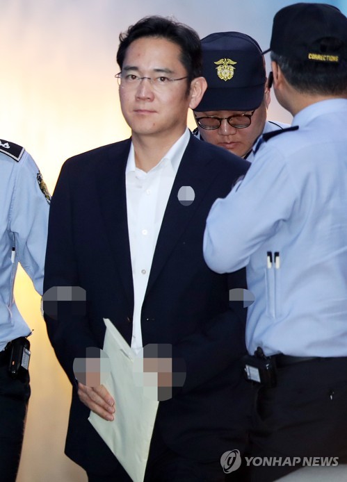 법정으로 들어가는 이재용