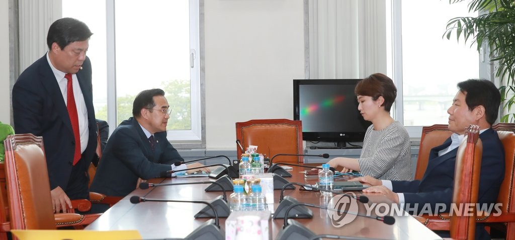 원내수석회동, 총리 청문특위 놓고 어색한 분위기