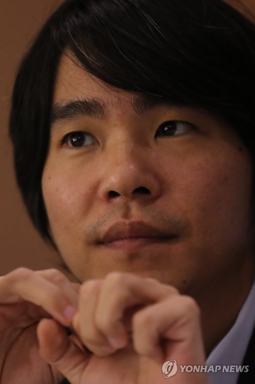 생각에 잠긴 이세돌