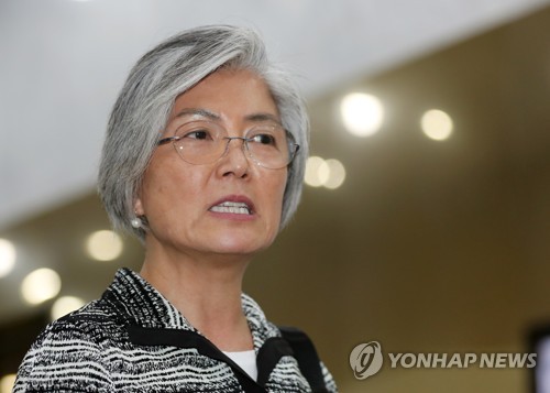 취재진 앞에 선 강경화 후보자
