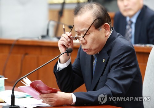 헌법 조항 살피며