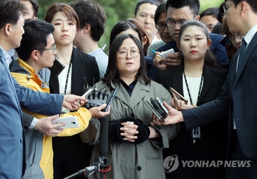 도피 3년 만에 인천지검으로 압송되는 유섬나