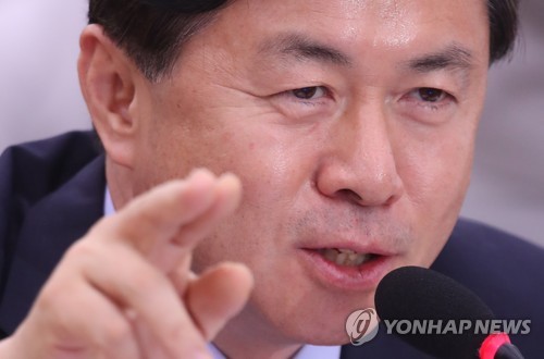 논문관련 해명하는 김영춘 후보자