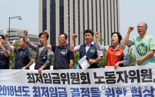 "최저임금을 만원으로"