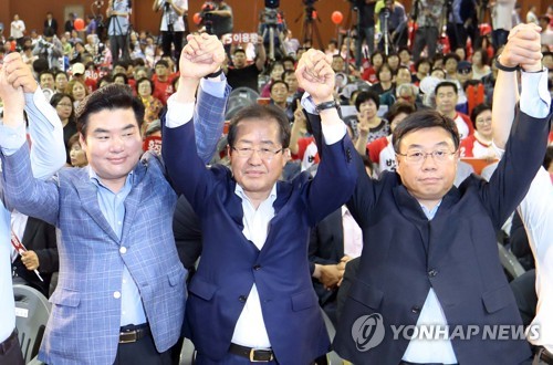 손잡은 당 대표 후보자들
