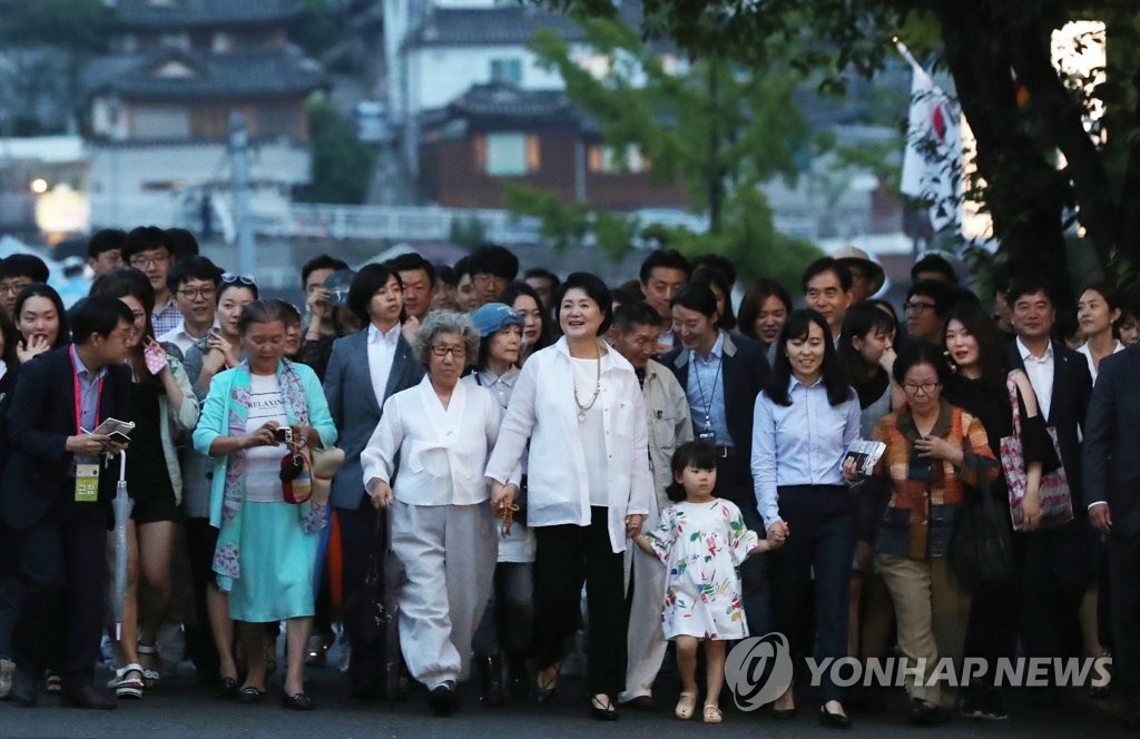 김정숙 여사, 시민들과 함께